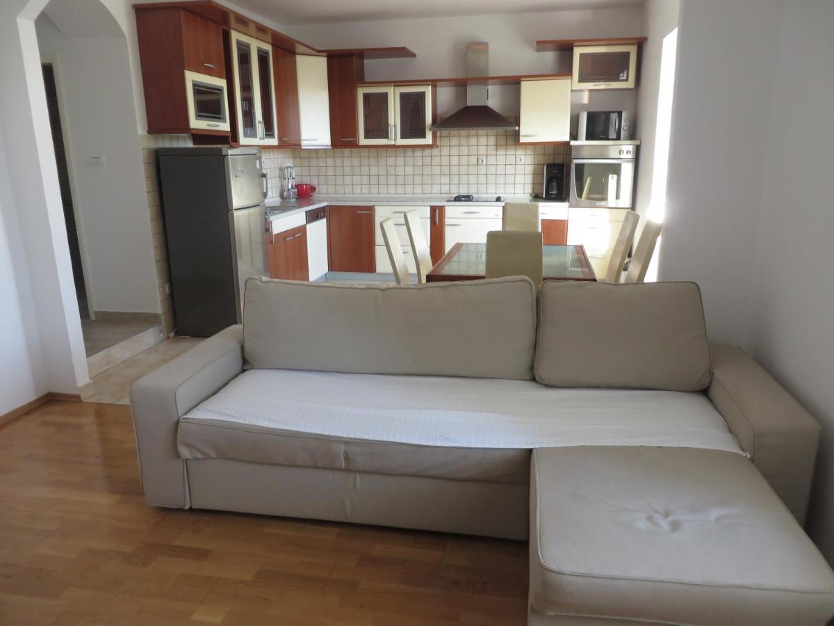 Apartments Tonka Pakoštane Екстериор снимка