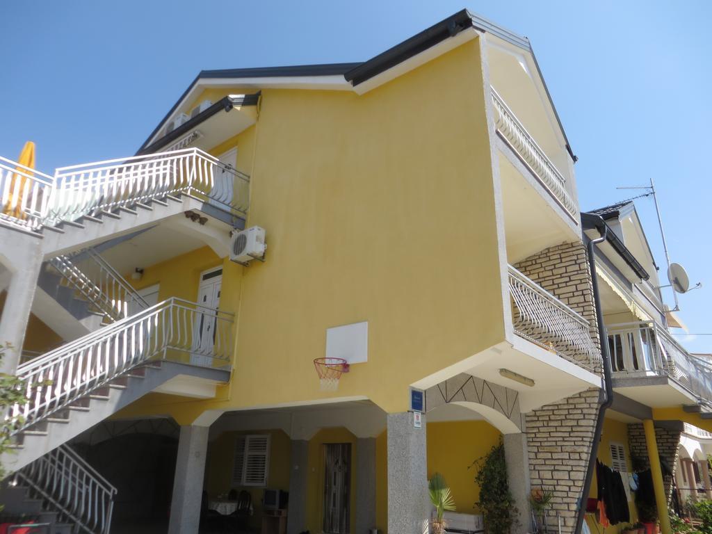 Apartments Tonka Pakoštane Екстериор снимка