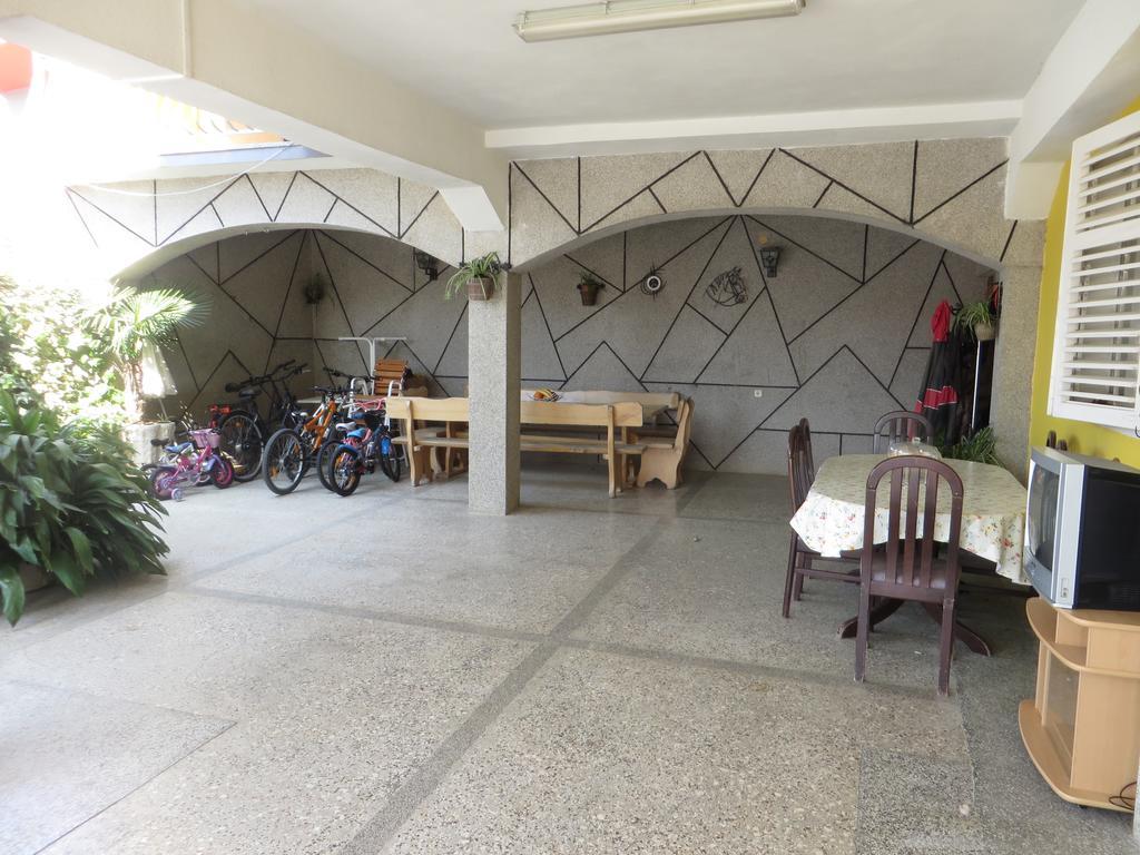 Apartments Tonka Pakoštane Екстериор снимка