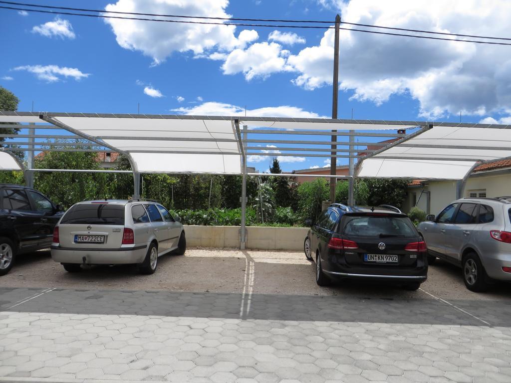 Apartments Tonka Pakoštane Екстериор снимка